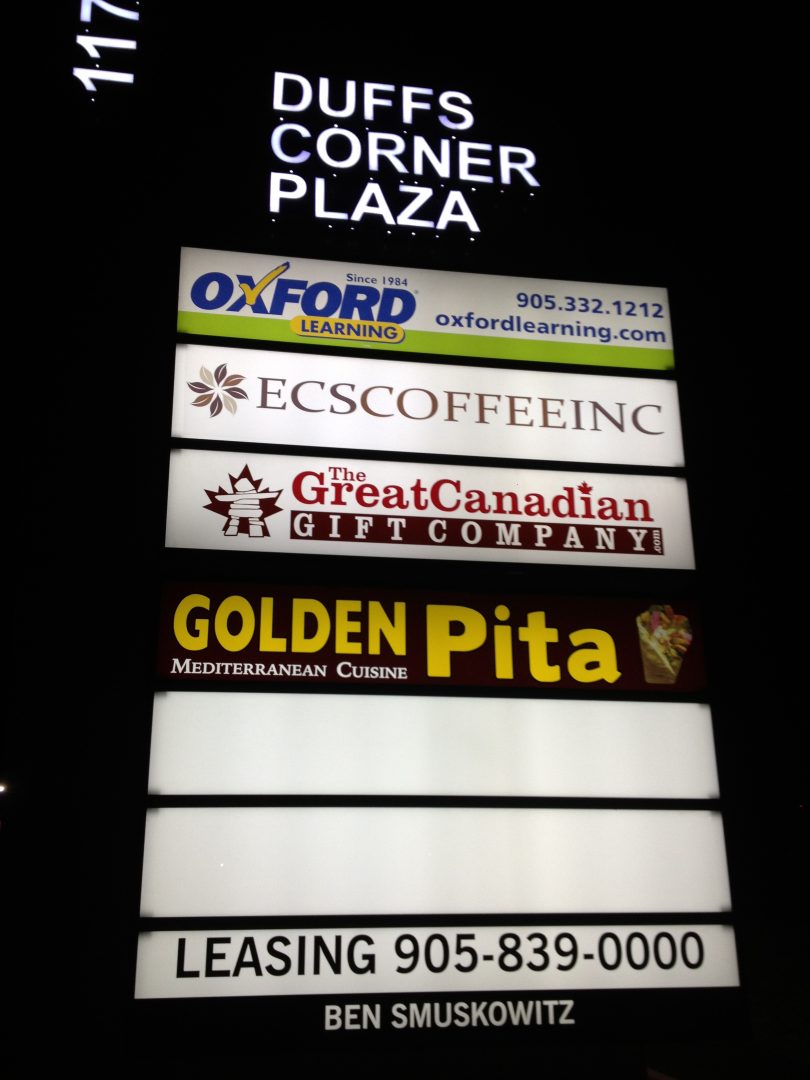 Illuminated pylon sign for a retail property